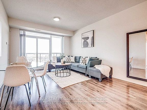2nd image of 2093 Fairview St #502