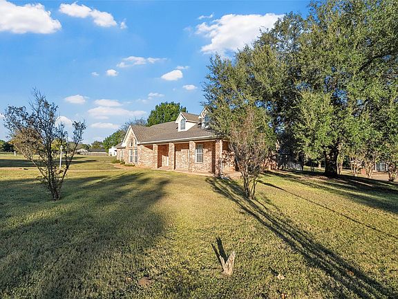 2nd image of 306 Baker Ln