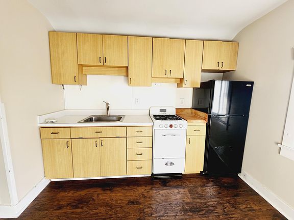 2nd image of 2256 S Lake St #B