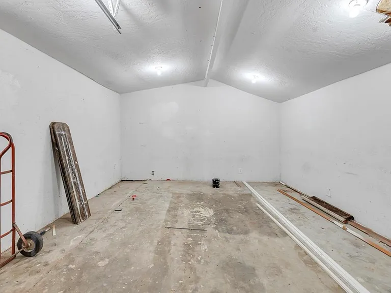 328 Birdwell St — Photo 19