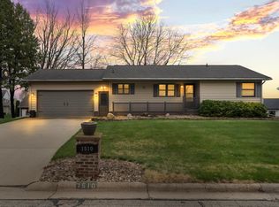 1510 Cantebury Cir, Grundy Center, IA 50638