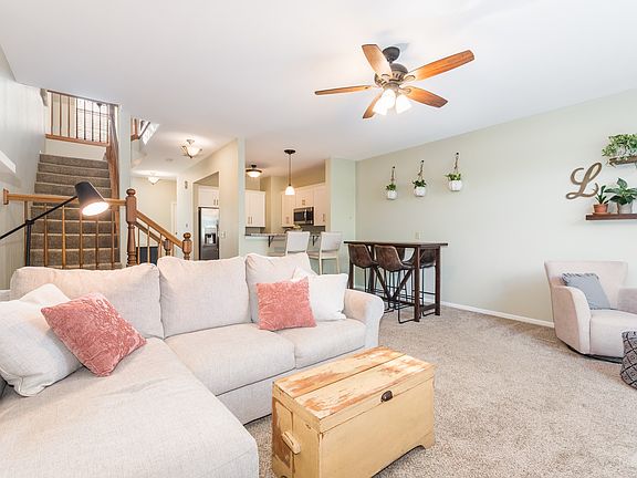 3rd image of 411 Canterbury Ct