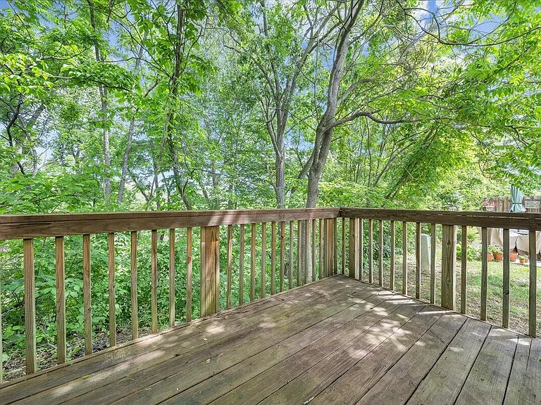 6852 Woodcreeper Dr — Photo 31