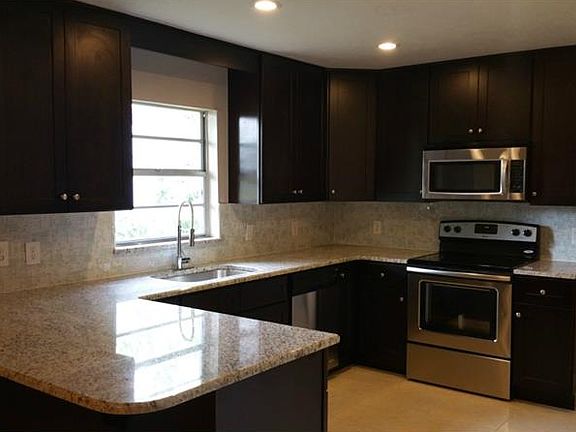 3rd image of 967 Sand Crest Dr
