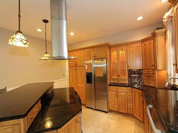3rd image of 1658 Brandon Dr