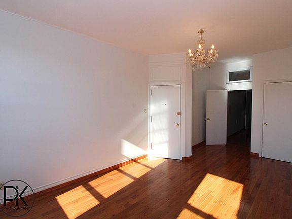 2nd image of 170 Nassau Ave APT 2