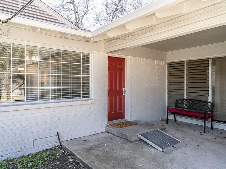 Exterior - Back Picture 2