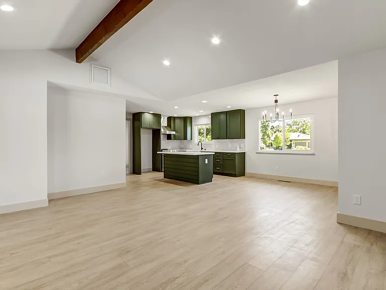 965 Jonas Ave — Photo 9