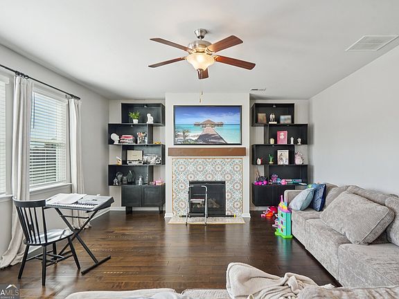 4th image of 3605 Broadwick Ln