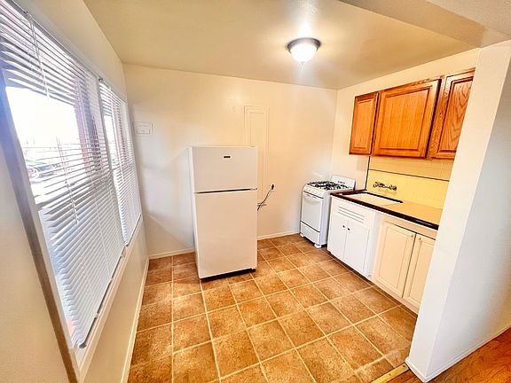 3rd image of 3416 Taraval St #2