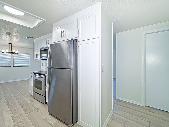 4th image of 17 Esper Ct