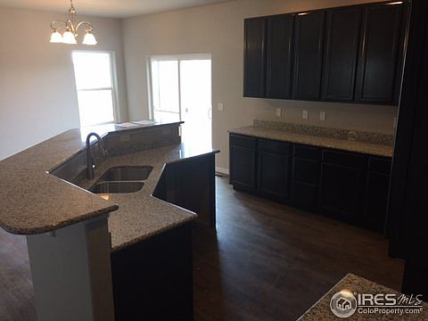 4th image of 1585 Sierra Plaza St