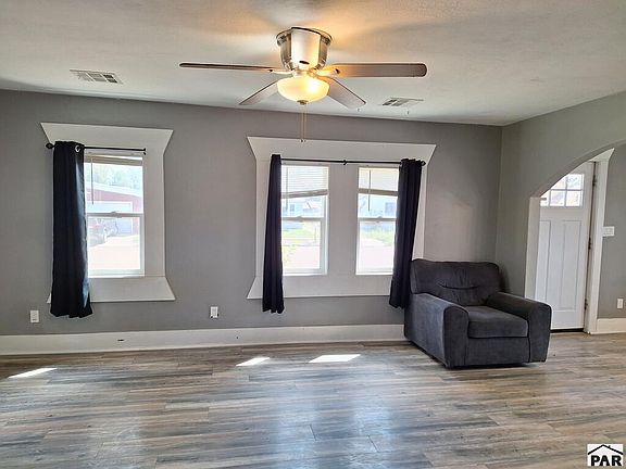 3rd image of 833 Santa Fe St