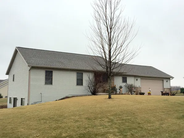 237 Donovan Cir, Rosendale, WI 54974