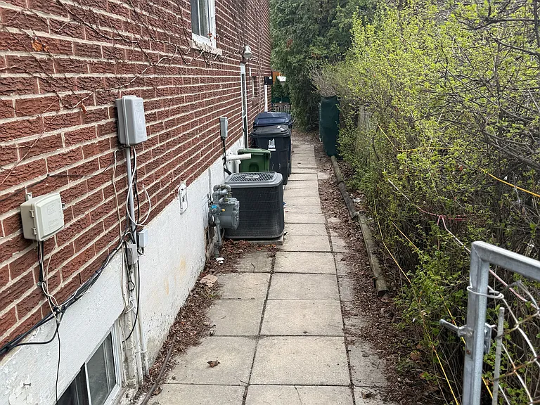 3 Lisburn Cres — Photo 2