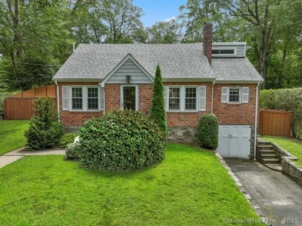 8 Gillies Lane, Norwalk, CT 06854