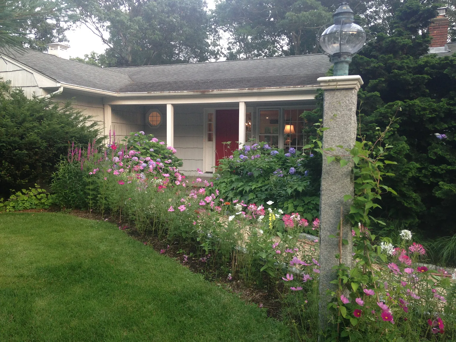 Expansive Ranch SOH in Hampton Bays — Photo 2