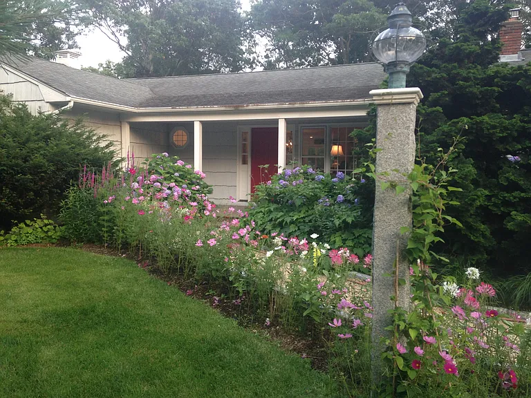 36 Lynn Ave — Photo 2