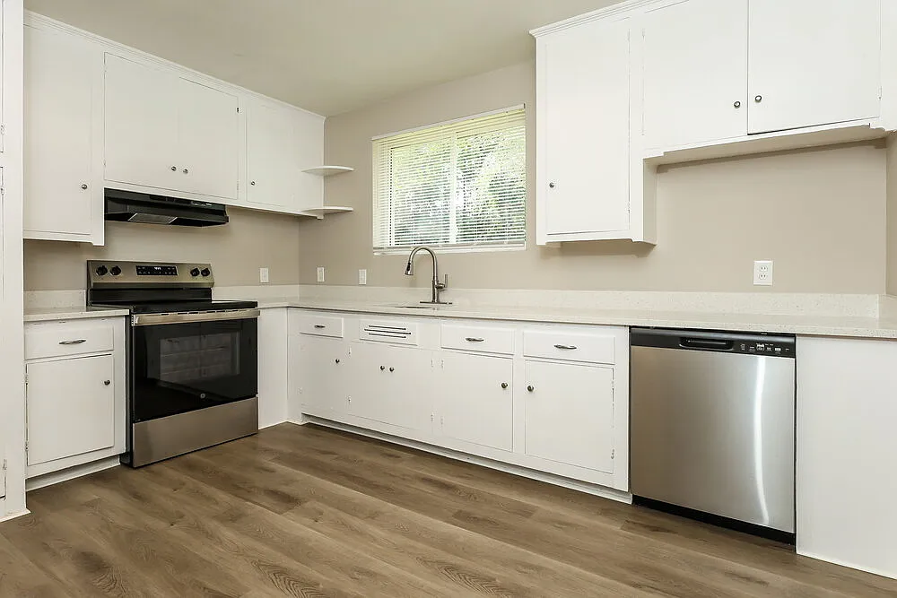 3 bed, 1.0 bath, 1125 sqft, $1,355 — Photo 4