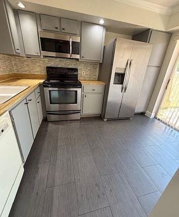 3rd image of 9423 NW 65th St
