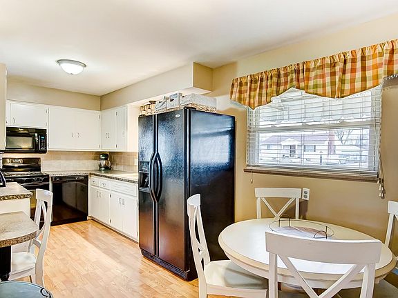 2nd image of 810 Joyful St