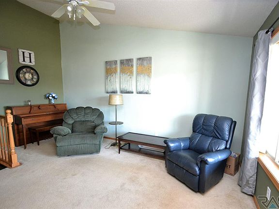 3rd image of 502 Lois Ln