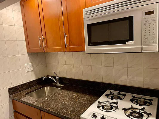 Rented by J Misrahi Realty Corp | media 4