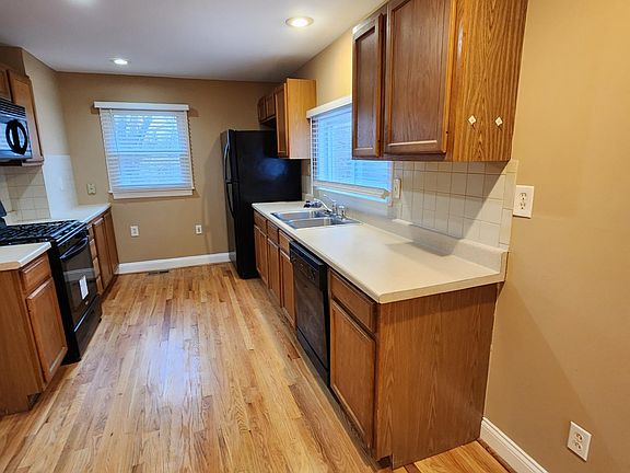 5th image of 8257 Albin Ave