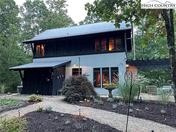 2nd image of 204 Shale Hollow Lane