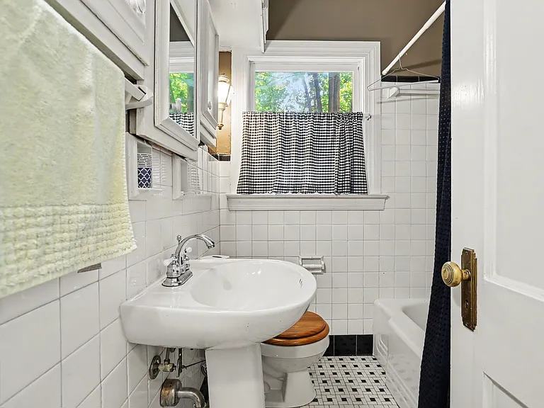 1528 Iredell Dr — Photo 14