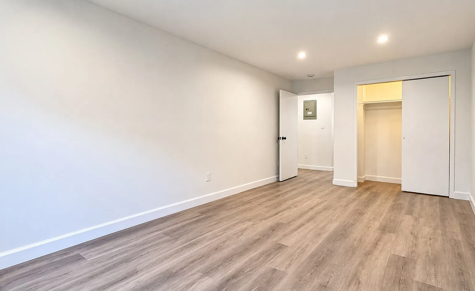 3 bed, $3,523 — Photo 4