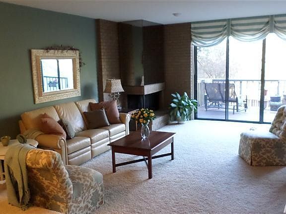 3rd image of 1813 Edgebrook Dr Unit E