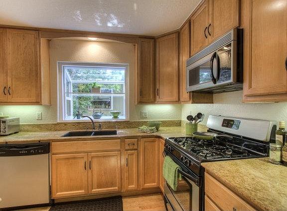 4th image of 171 Gladys Ave