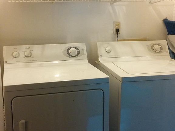 washer dryer included in unit
