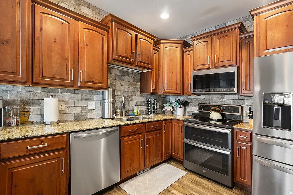 4 bed, 3.5 bath, 2243 sqft, $2,600 — Photo 2