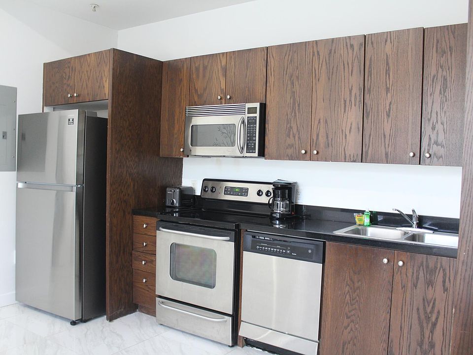 1st image of 935 Euclid Ave APT 3