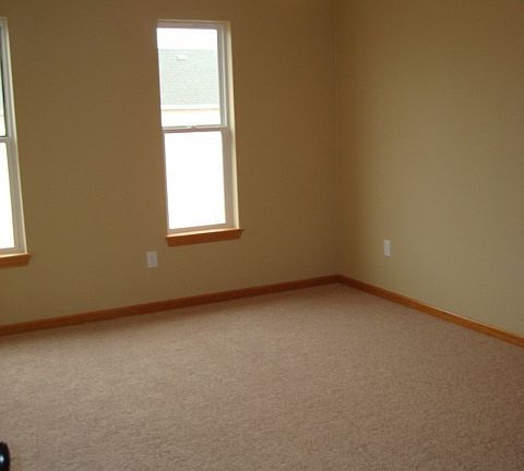5th image of 418 NE Wolf Creek Dr