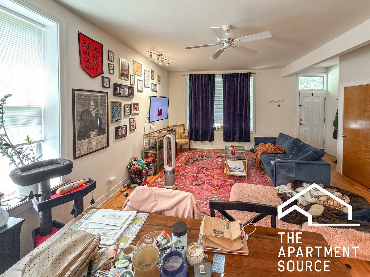 Building Photo - 2835 N Damen Ave #1F