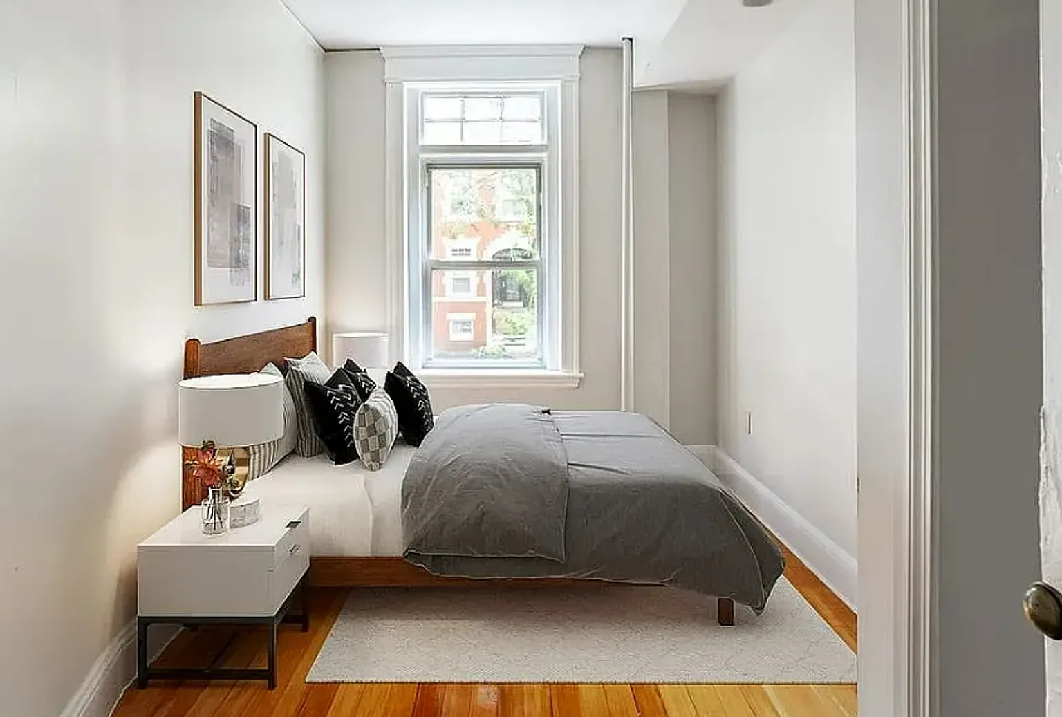 Charming 4 Bedroom — Photo 4
