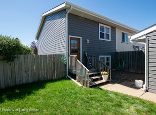 631 29th St W, Dickinson, ND 58601
