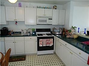 5th image of 34 Lois Ln