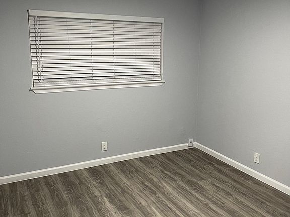 5th image of 3228 Williamsburg Dr #1