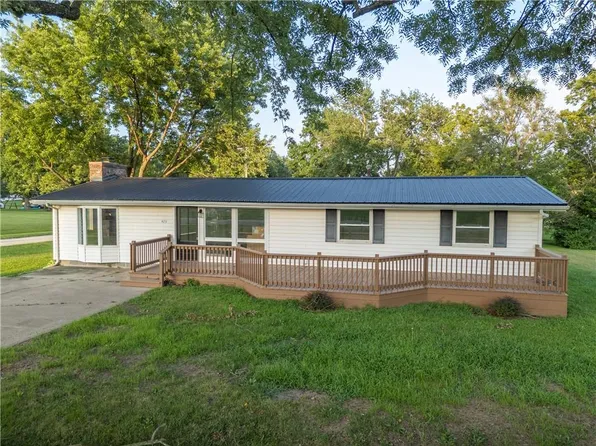 420 S 8th St, Breckenridge, MO 64625