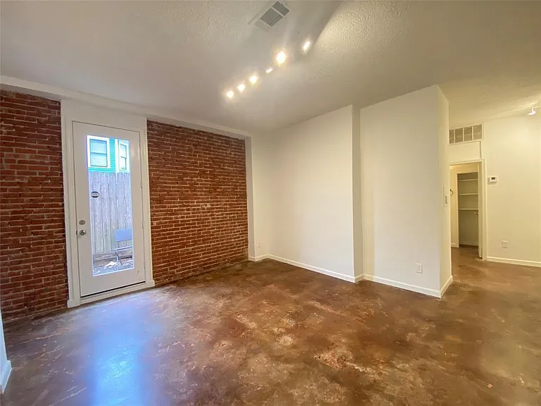 1112 Lawrence St #7 — Photo 5