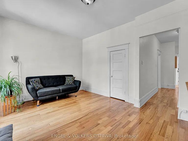 172 Ivy Cres #2 — Photo 4