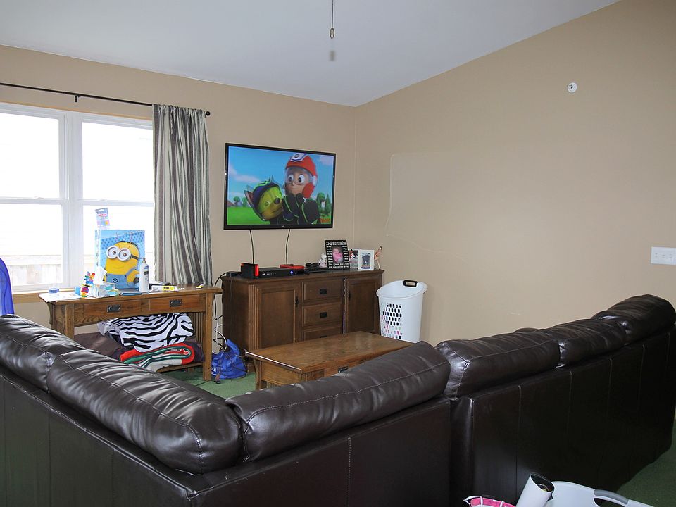 2nd image of 272 E Shorewood Dr