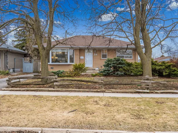 30 Lesbury Ave, Brampton, ON L6W 3A4