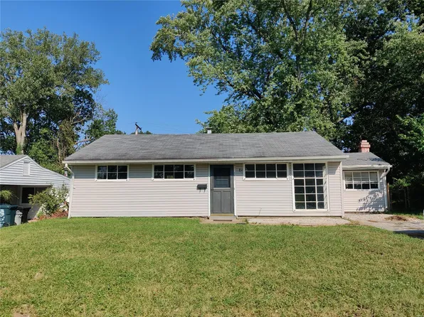 5530 Winchelsea Dr, Saint Louis, MO 63121
