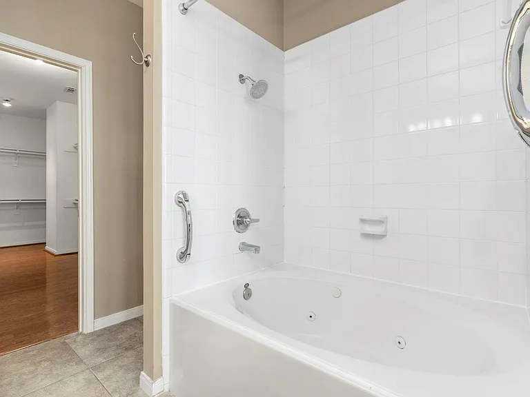 707 W Heights Hollow Ln — Photo 14