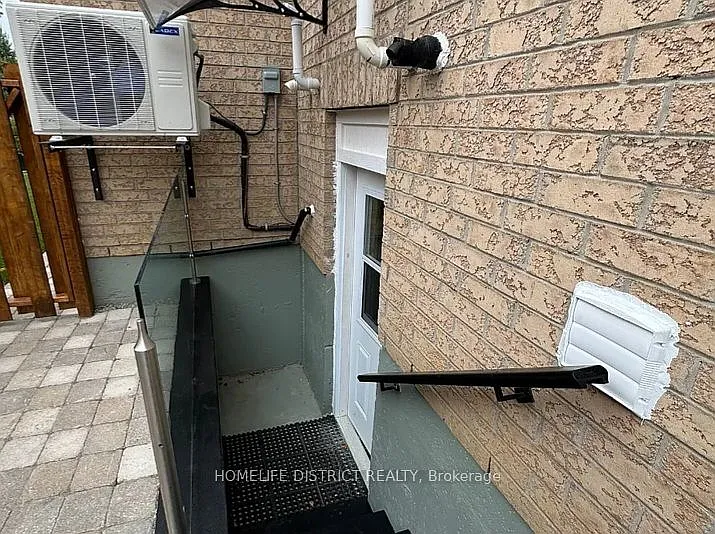 86 Taylor Dr — Photo 2